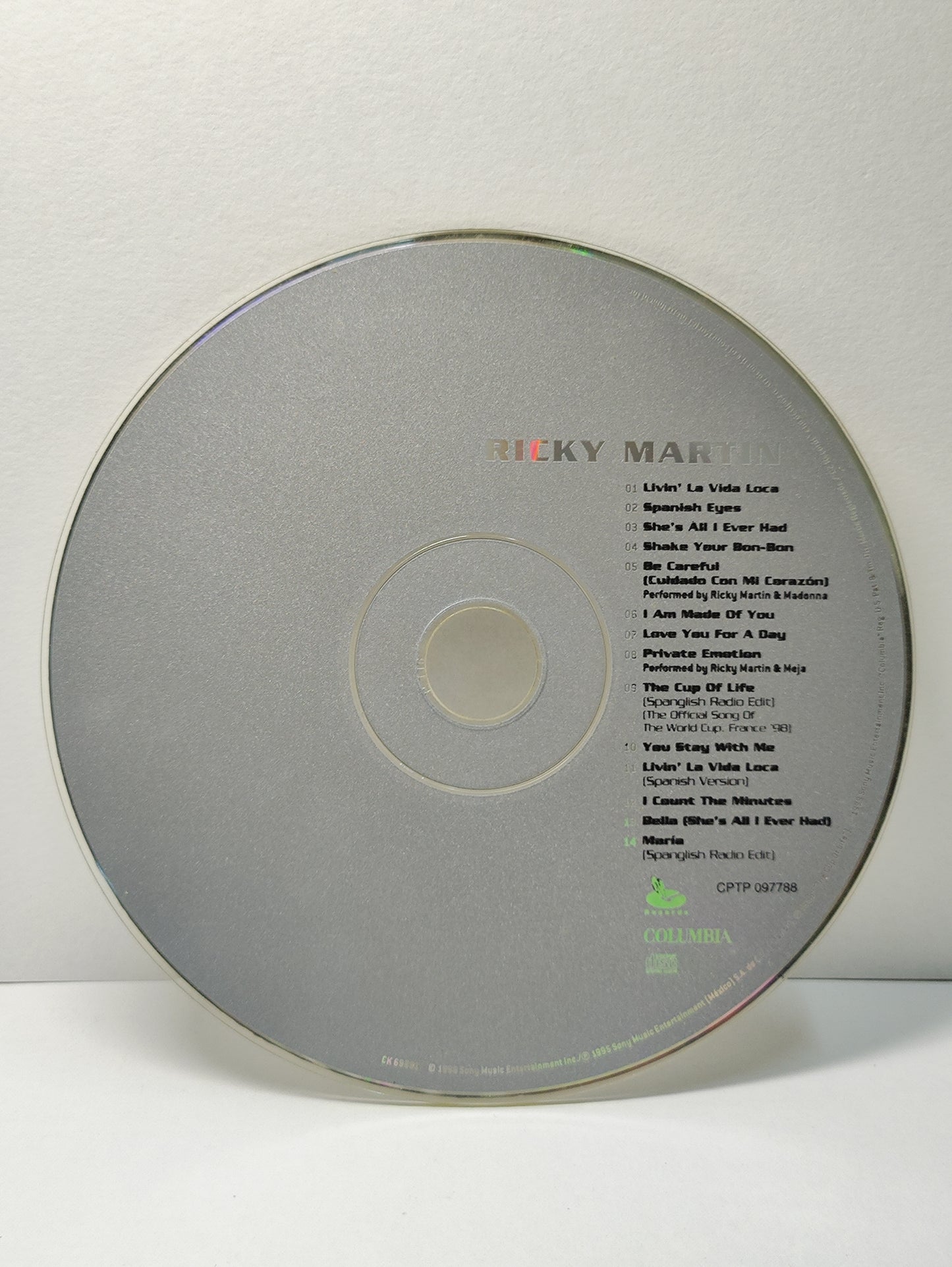 AMM25 RICKY MARTIN LIVIN LA VIDA LOCA SPANISH EYES 1999 USA English CD FCP072