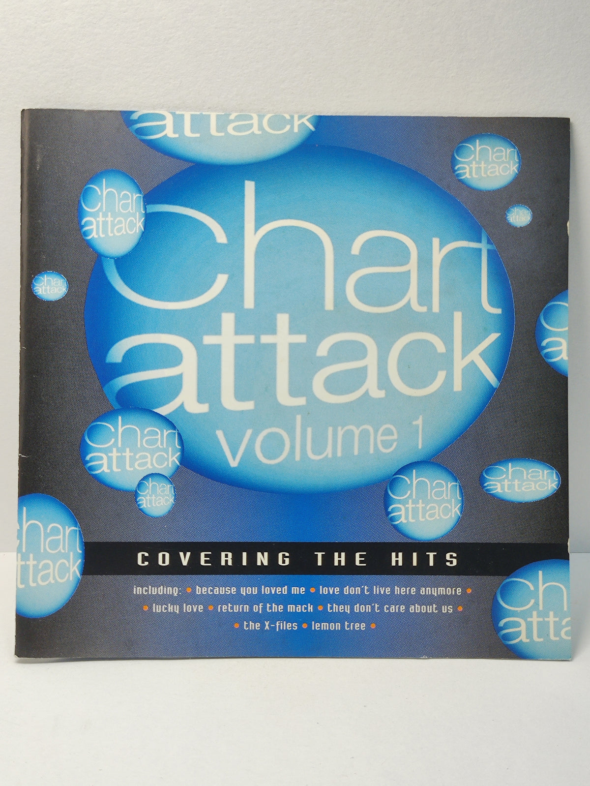 AMM25 CHART ATTACK VOL.1 COVERING THE HITS THESE DAYS BON JOVI YOU DON’T FOOL ME QUEEN 1996 ENGLAND ENGLISH CD FCP181