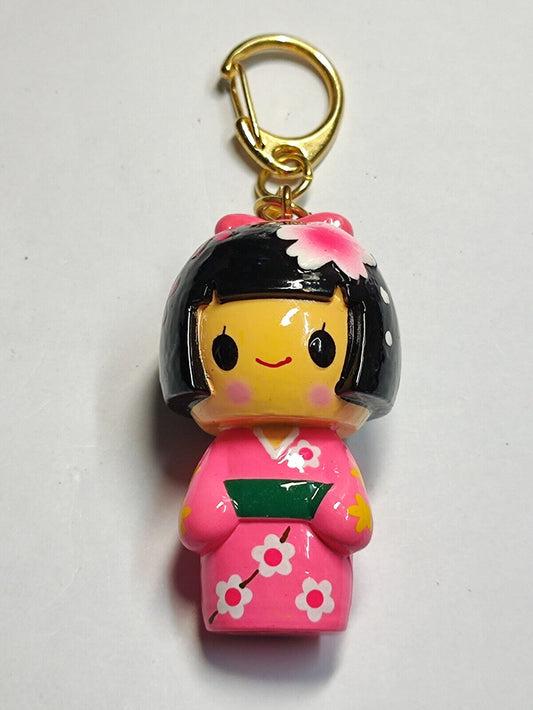 AMM68 STUNNING VINTAGE KEYCHAIN KEYRING JAPANESE DOLL KIMONO CLAY BELL (JF077)