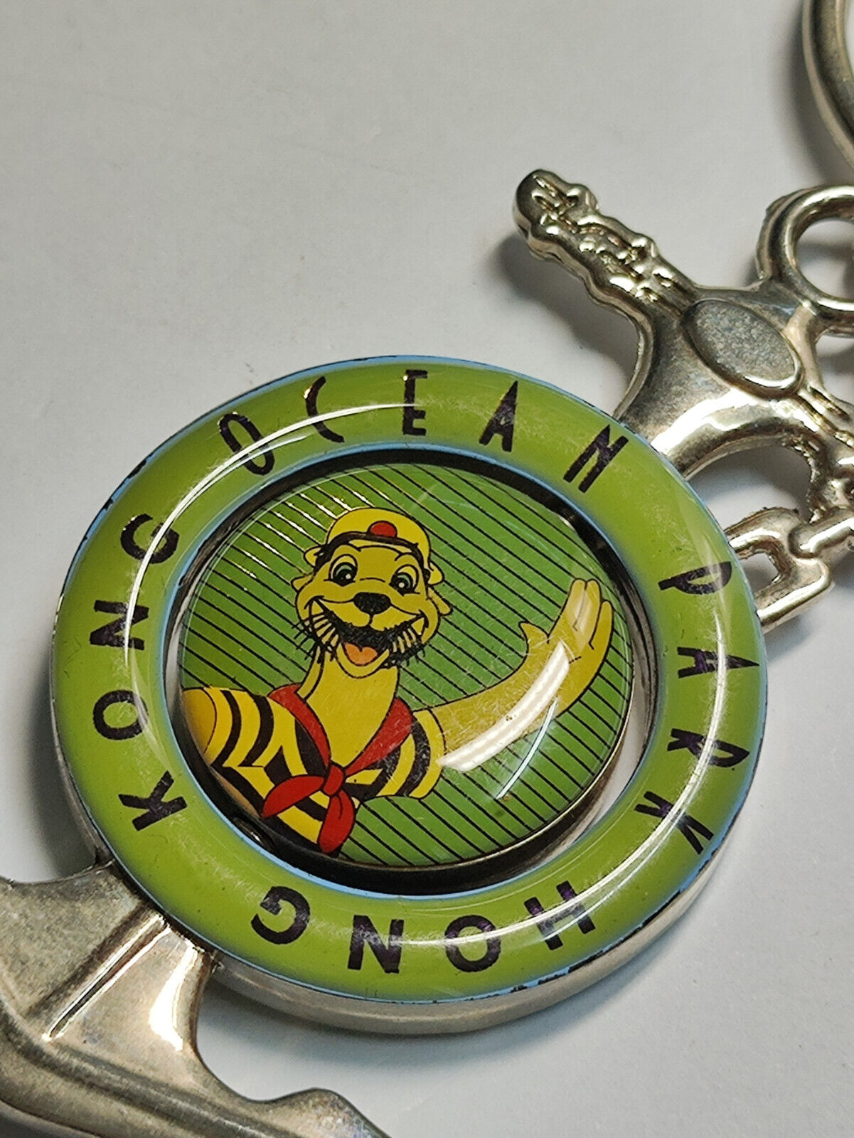 AMM68 STUNNING VINTAGE KEYCHAIN KEYRING HONG KONG OCEAN PARK SEA LION (JF064)