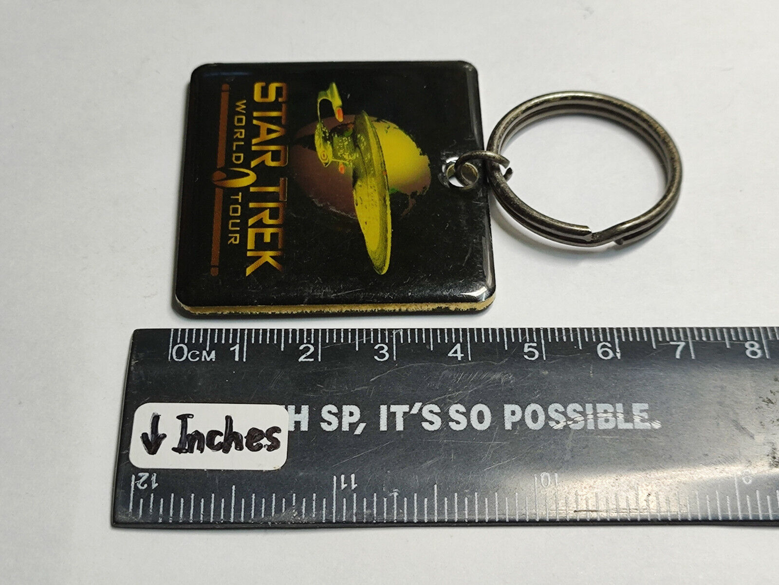 AMM68 VINTAGE HEAVY KEYCHAIN KEYRING STAR TREK WORLD TOUR METAL 1998-99 (JF083)