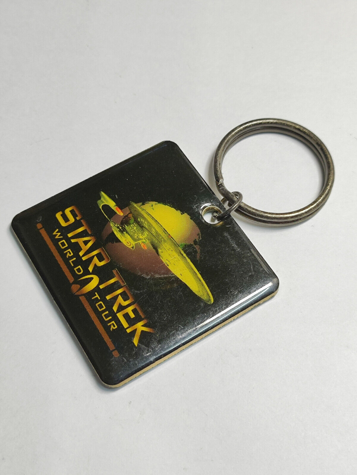 AMM68 VINTAGE HEAVY KEYCHAIN KEYRING STAR TREK WORLD TOUR METAL 1998-99 (JF083)