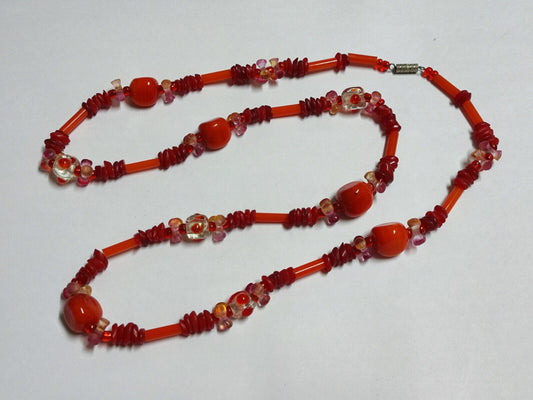 AMM68 STUNNING VINTAGE ESTATE 28'' NECKLACE PENDANT RED GLASS BEADED (JF030)