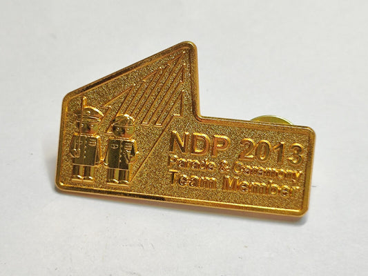 AMM68 PIN BADGE SINGAPORE NATIONAL DAY PARADE NDP 2013 (JF121)