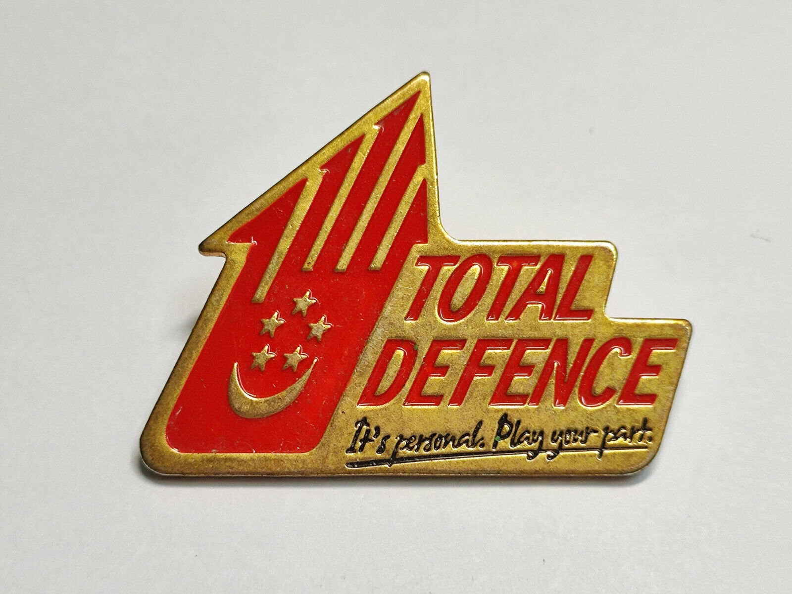 EXTRA - AMM68 PIN BADGE SINGAPORE TOTAL DEFENCE (JF134)