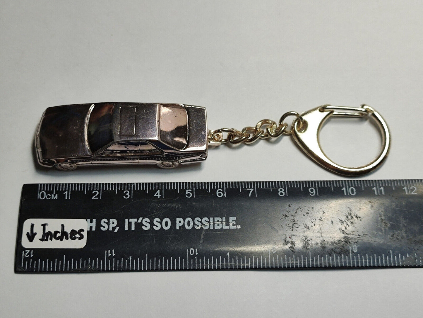 AMM68 VINTAGE HEAVY KEYCHAIN KEYRING METAL RETRO CAR (JF088)