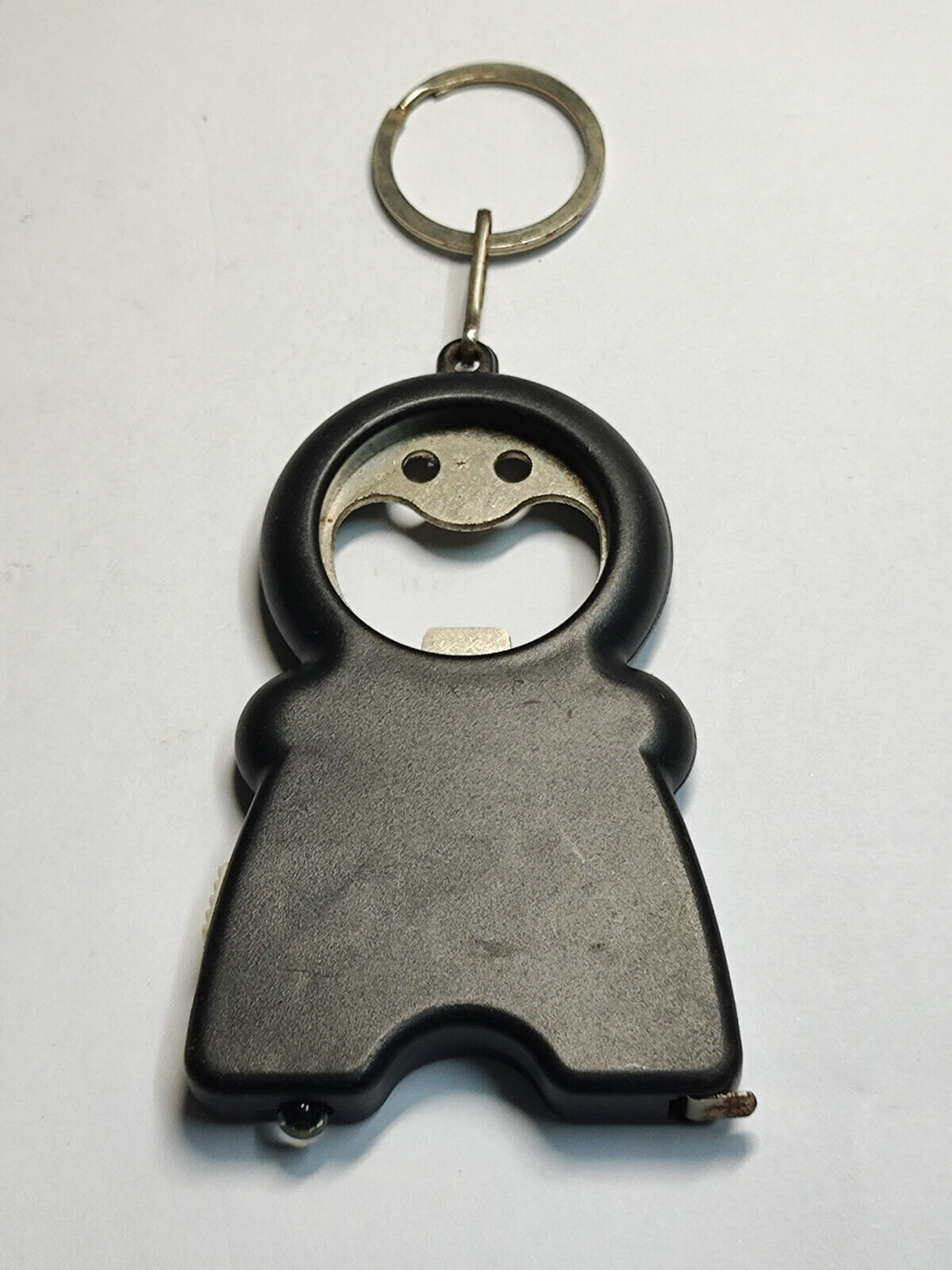 AMM68 VINTAGE KEYCHAIN KEYRING SMILING MAN CAN OPENER AND MEASURING TAPE (JF079)