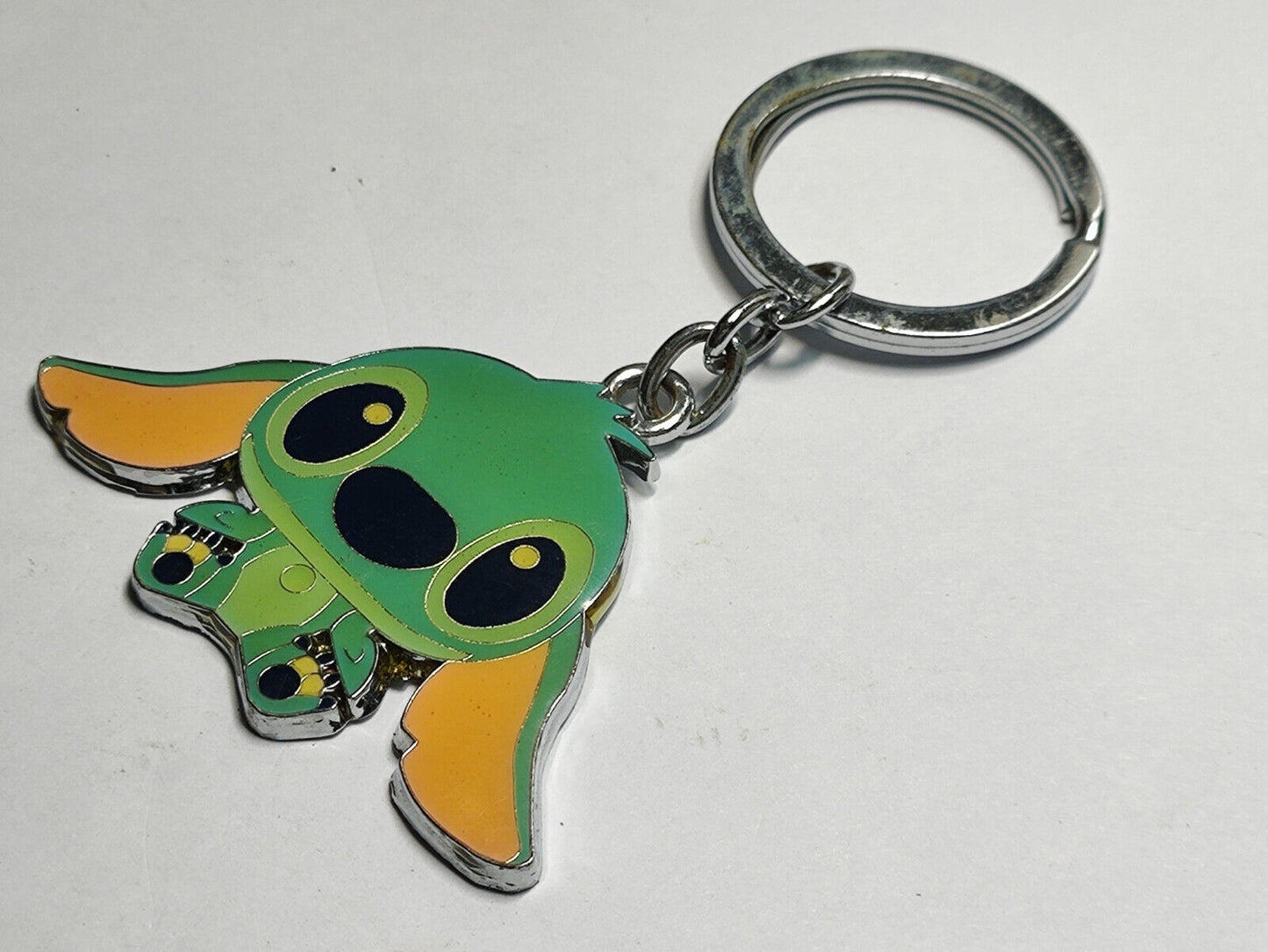 AMM68 STUNNING VINTAGE KEYCHAIN KEYRING DISNEY STITCH GREEN ENGRAVED (JF074)