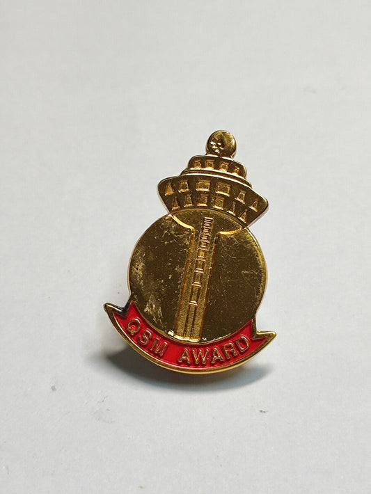 AMM68 PIN BADGE SINGAPORE CHANGI AIRPORT CONTROL TOWER (JF120)