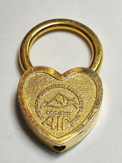 AMM68 STUNNING GOLD TONE KEYCHAIN KEYRING AIA INSURANCE SOUVENIR HEART (JF063)