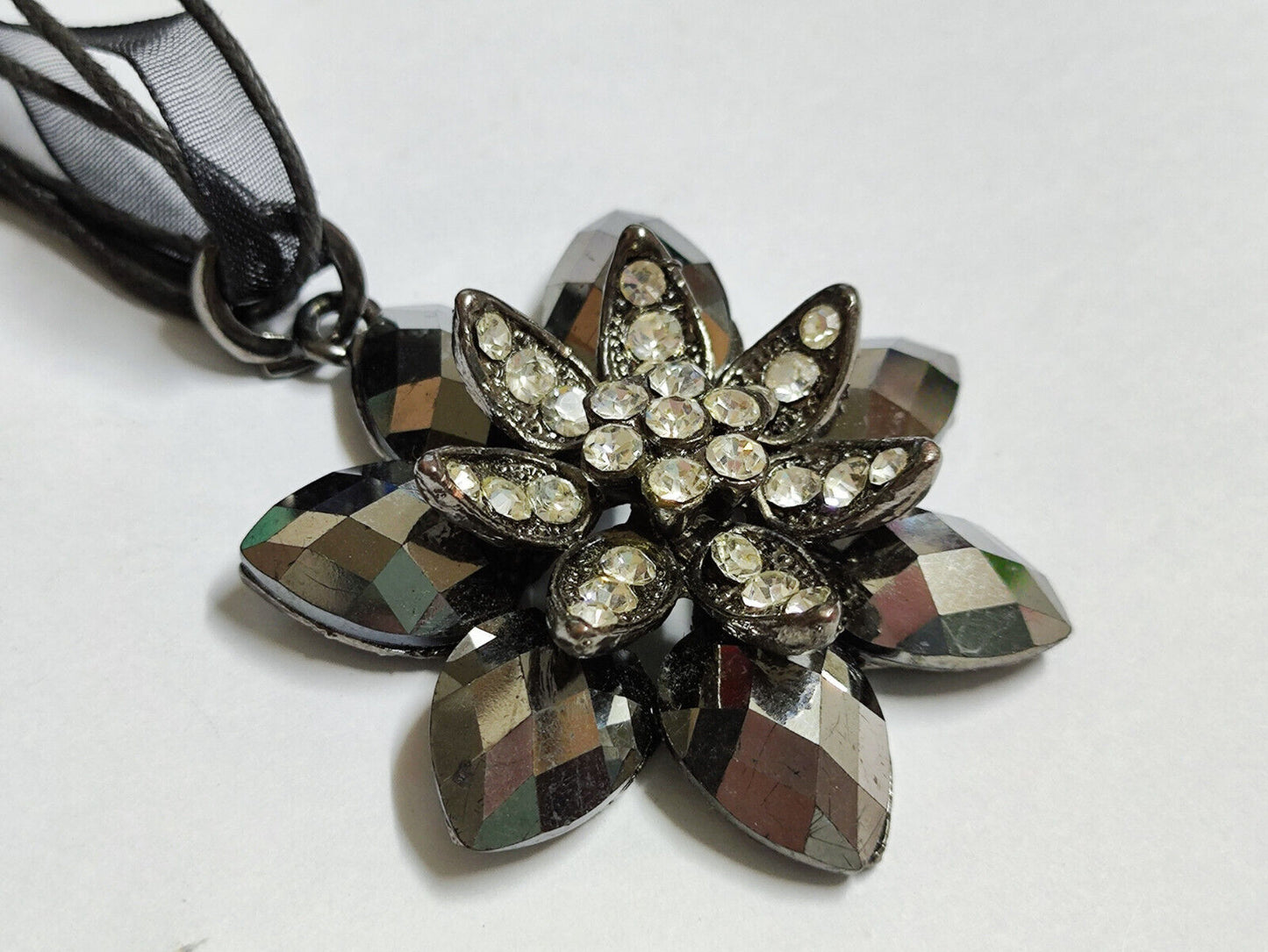 AMM68 STUNNING BLACK 17'' NECKLACE RHINESTONE PENDANT GLASS LOTUS FLOWER (JF018)