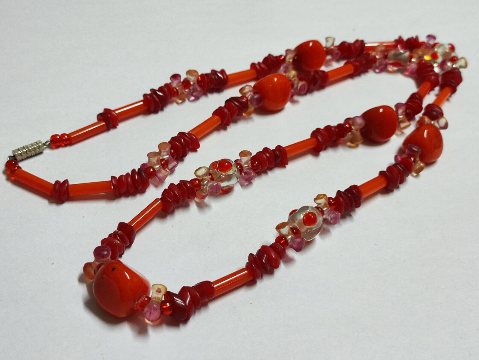 AMM68 STUNNING VINTAGE ESTATE 28'' NECKLACE PENDANT RED GLASS BEADED (JF030)