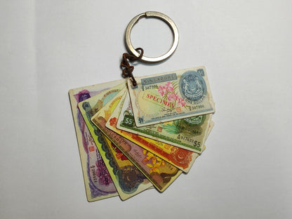 AMM68 VINTAGE KEYCHAIN KEYRING SINGAPORE MINI BANKNOTES (JF095)