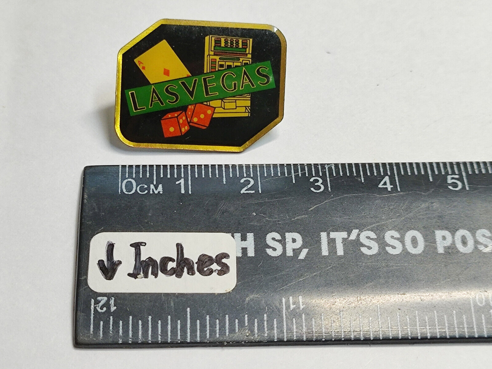 AMM68 MINI PIN BADGE LAS VEGAS (JF131)