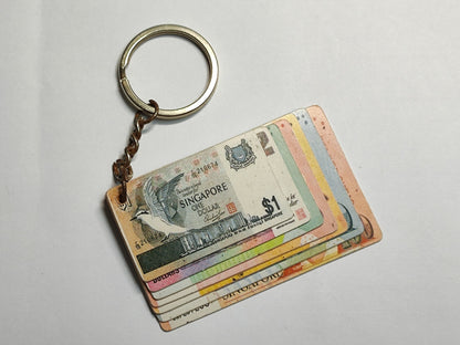 AMM68 VINTAGE KEYCHAIN KEYRING SINGAPORE MINI BANKNOTES (JF094)