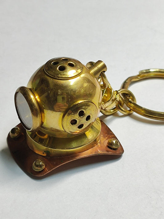 AMM68 VINTAGE HEAVY KEYCHAIN KEYRING BRASS DIVING HELMET GOLD TONE (JF084)