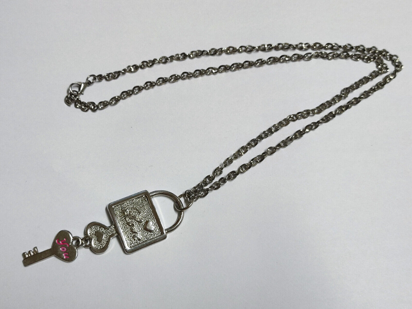 AMM68 STUNNING VINTAGE SILVER TONE 23'' NECKLACE PENDANT PADLOCK KEY (JF006)