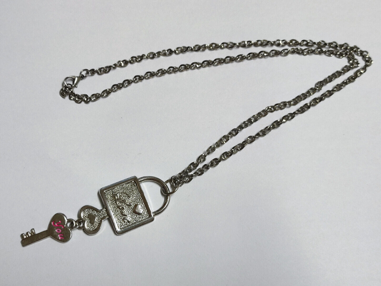 AMM68 STUNNING VINTAGE SILVER TONE 23'' NECKLACE PENDANT PADLOCK KEY (JF006)