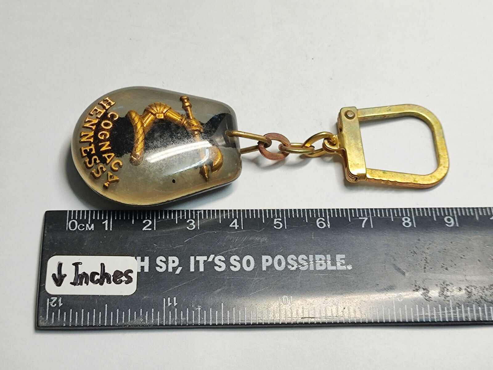 AMM68 STUNNING VINTAGE KEYCHAIN KEYRING COGNAC HENNESSY BLACK GOLD TONE (JF070)