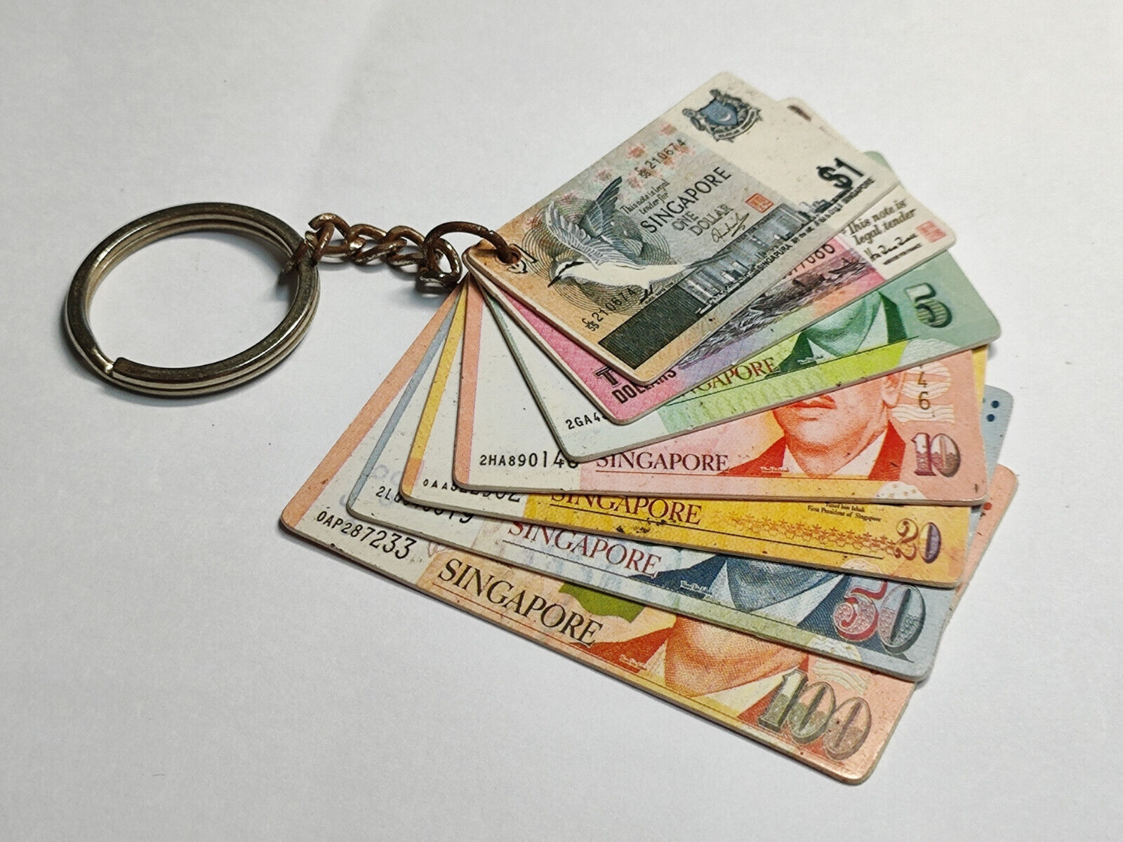 AMM68 VINTAGE KEYCHAIN KEYRING SINGAPORE MINI BANKNOTES (JF094)