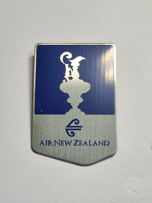 AMM68 PIN BADGE AIR NEW ZEALAND AIRLINES (JF133)