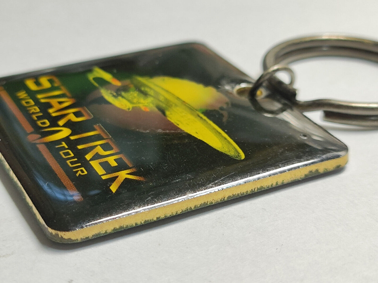 AMM68 VINTAGE HEAVY KEYCHAIN KEYRING STAR TREK WORLD TOUR METAL 1998-99 (JF083)