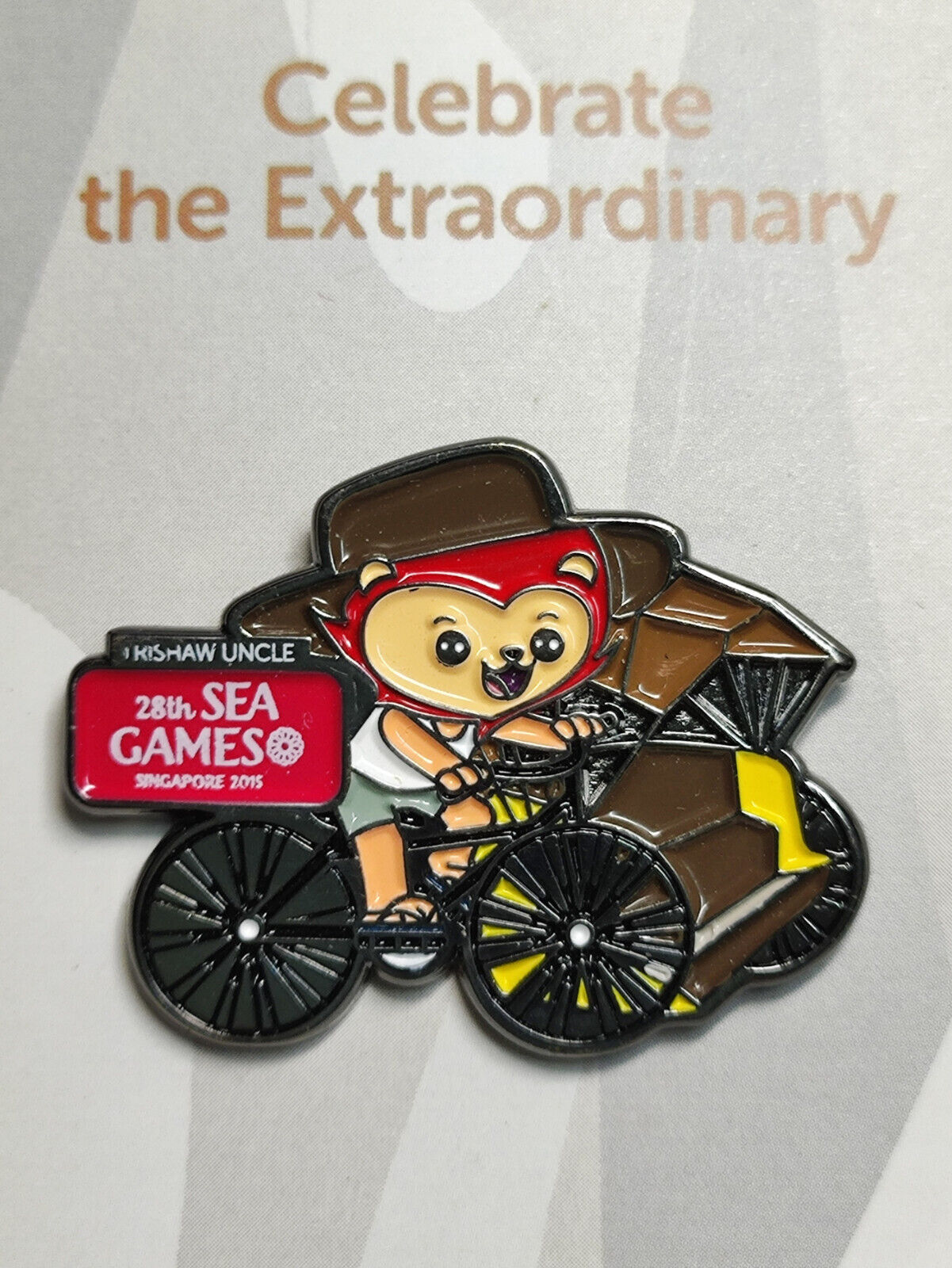 AMM68 PIN BADGE SINGAPORE 28TH SEA GAMES 2015 TRISHAW UNCLE (JF137)