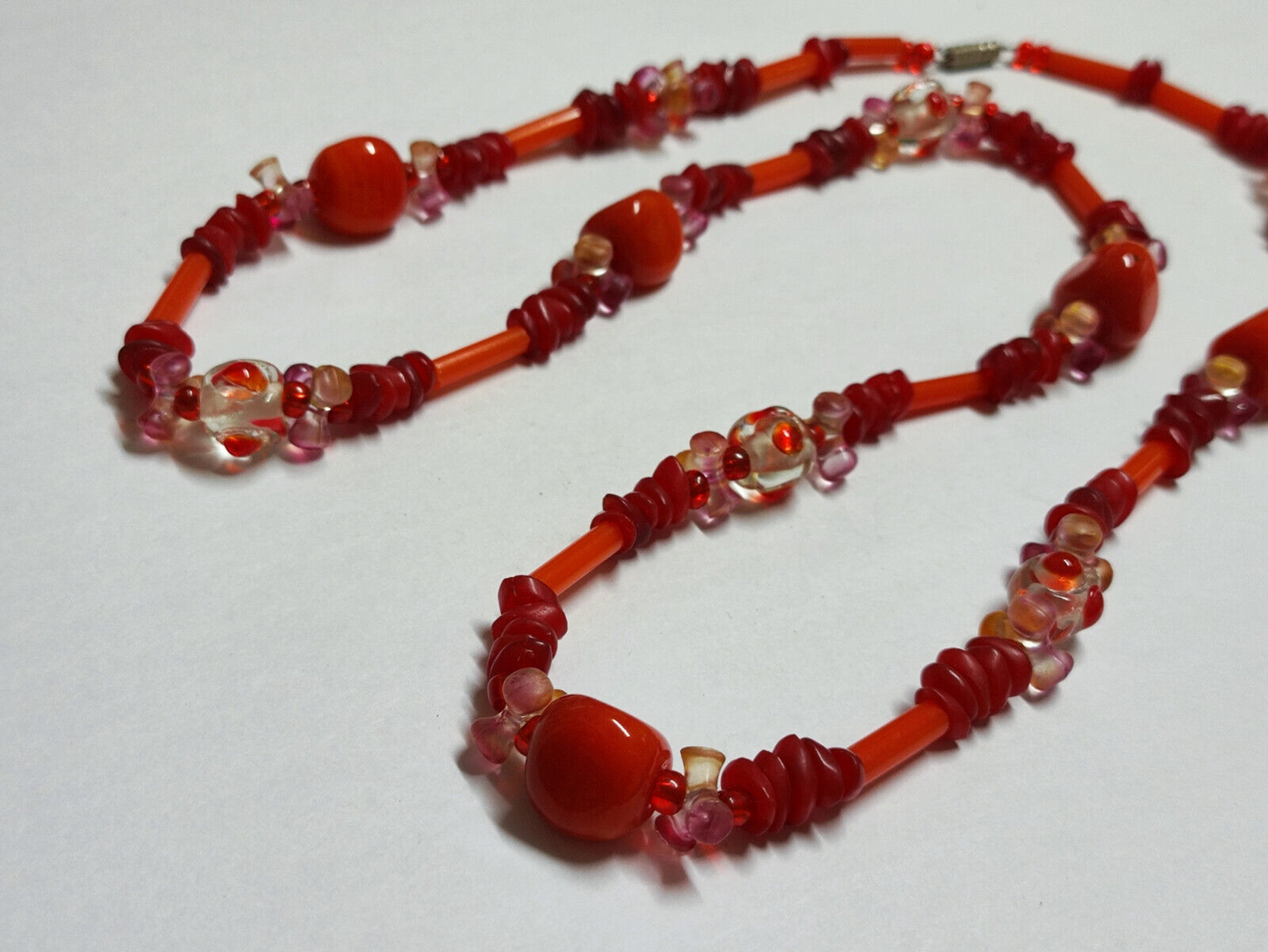 AMM68 STUNNING VINTAGE ESTATE 28'' NECKLACE PENDANT RED GLASS BEADED (JF030)