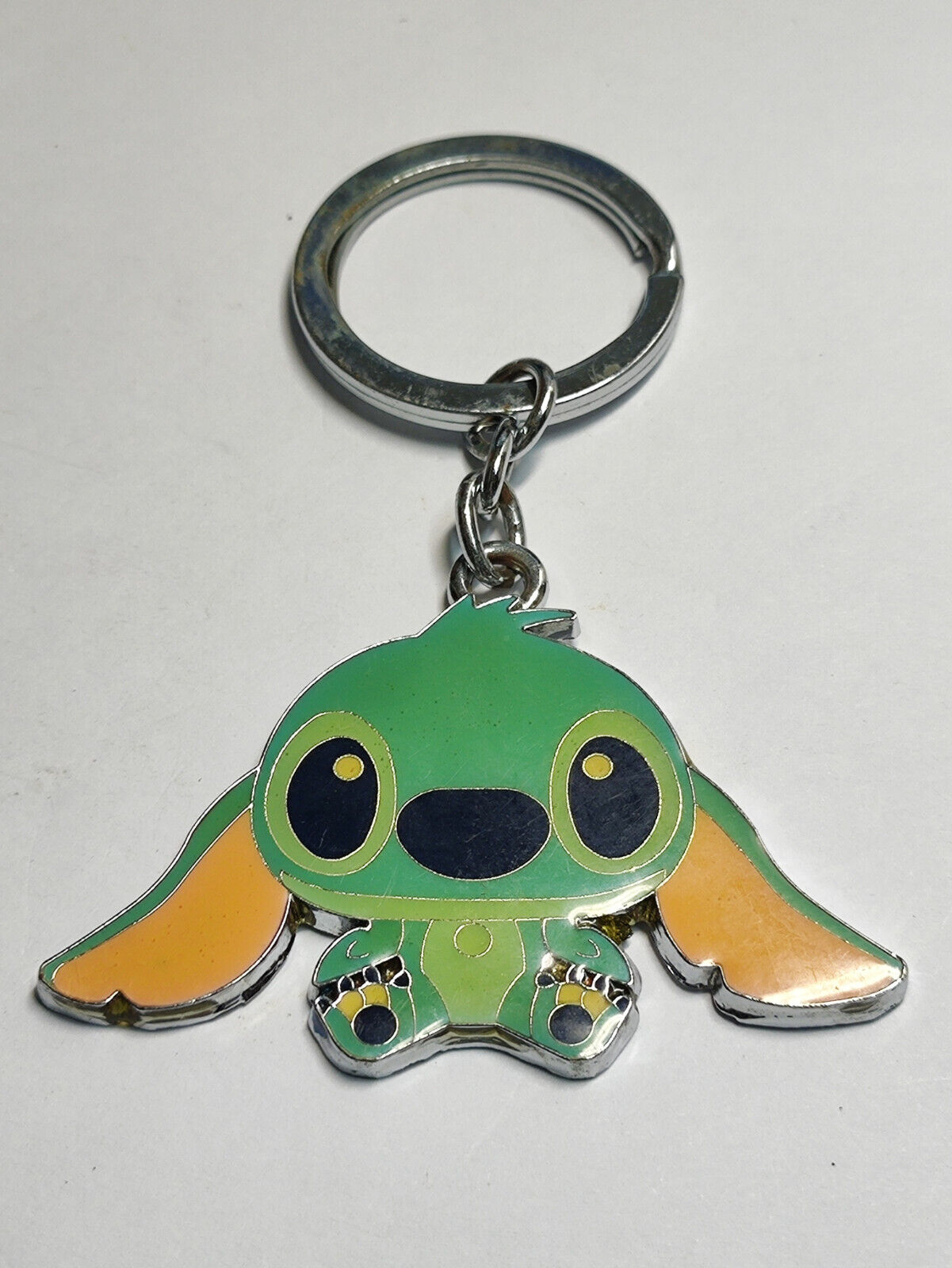 AMM68 STUNNING VINTAGE KEYCHAIN KEYRING DISNEY STITCH GREEN ENGRAVED (JF074)