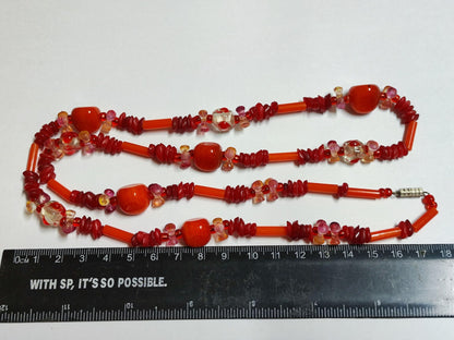 AMM68 STUNNING VINTAGE ESTATE 28'' NECKLACE PENDANT RED GLASS BEADED (JF030)