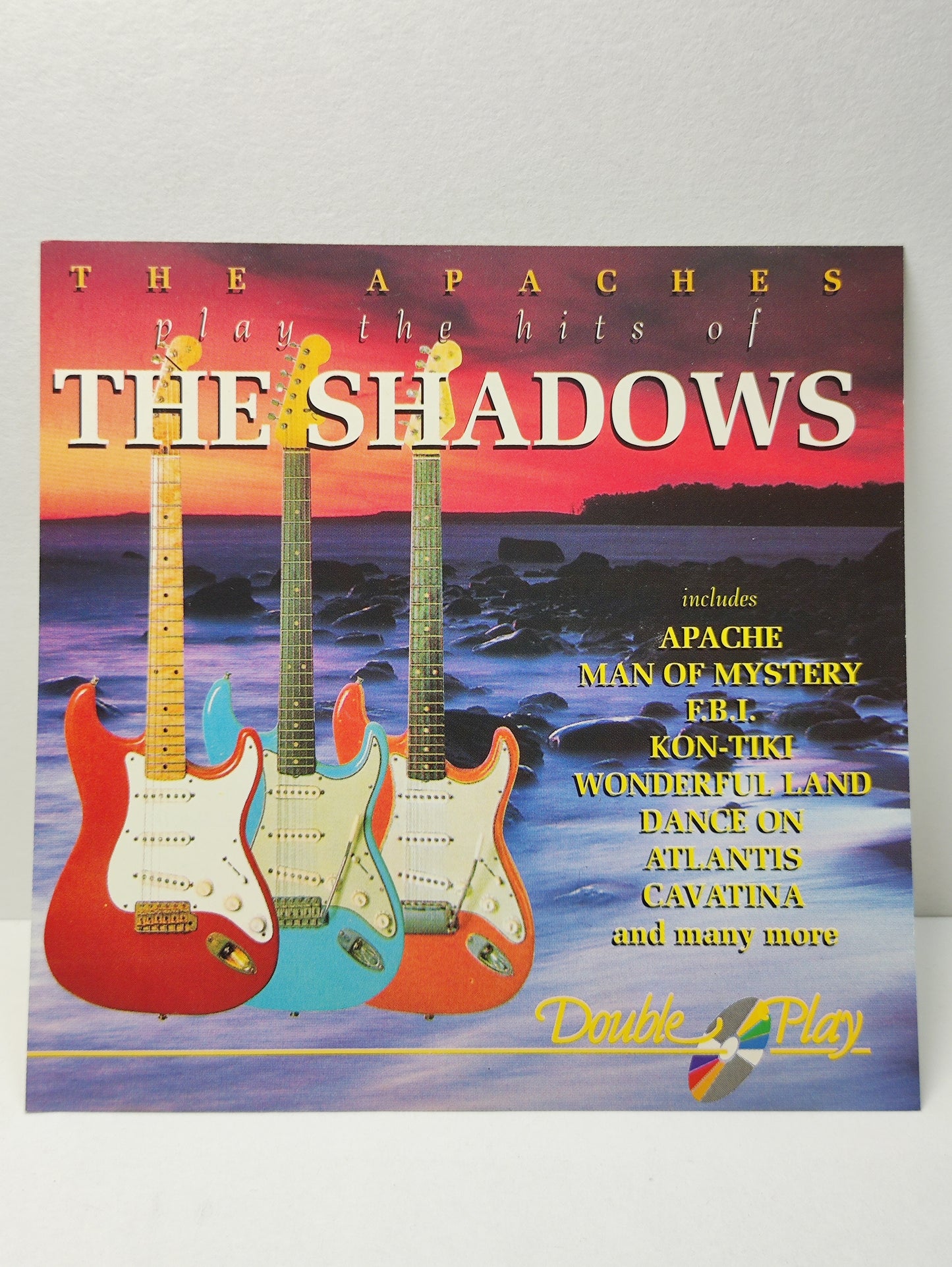 AMM25 The APACHE PLAY THE HITS OF THE SHADOWS MAN OF MYSTERY GUITAR TANGO SAILING E.E.C ENGLISH CD FCP104