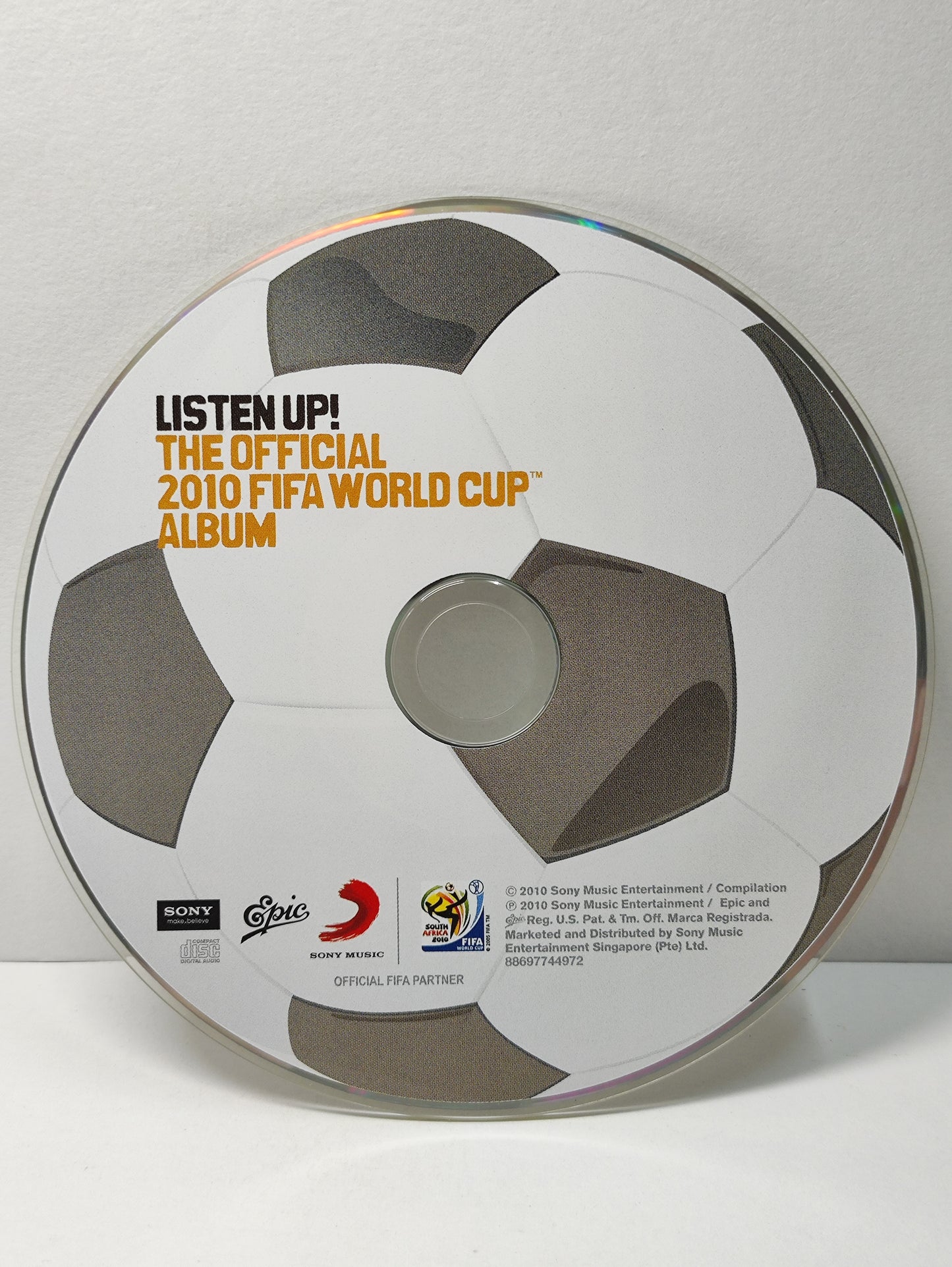 AMM25 LISTEN UP! THE OFFICIAL 2010 FIFA WORLD CUP™ALBUM SIGN OF A VICTORY WAKA WAKA 2010 SINGAPORE ENGLISH CD FCP122